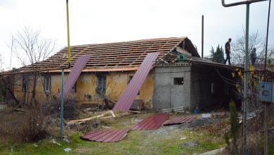 Photo of ლაგოდეხის მუნიციპალიტეტში, სტიქიის შედეგად დაზიანებული სახურავების გადახურვა მიმდინარეობს
