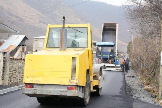 სოფელ შაქრიანში მიმდინარეობს მეორე უბნის მოასფალტების სამუშაოები