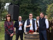 საქართველოს საგარეო საქმეთა მინისტრმა საქართველოში აკრედიტებული დიპლომატიური კორპუსის წარმომადგენლებს რთველში უმასპინძლა