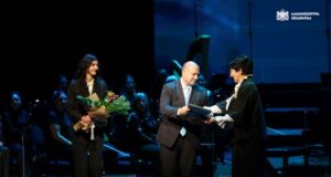 საქართველოს განათლების მინისტრმა გივი მიქანაძემ მასწავლებლის ეროვნულ დღეს „მასწავლებლის ეროვნული პრემიის“ გამარჯვებულები დააჯილდოვა