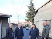 გურჯაანის მუნიციპალიტეტის მერი გიორგი მაჭავარიანი, საკრებულოს თავმჯდომარე ვანო ბერიძიშვილთან და დელეგატის ბიუროს ხელმძღვანელ ზაზა შოშიაშვილთან ერთად, სოფელ ველისციხეში, შიდა საუბნო გზის სარეაბილიტაციო სამუშაოებს გაეცნო.